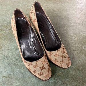 Authentic Vintage Gucci Shoes size 7.5 Great condition